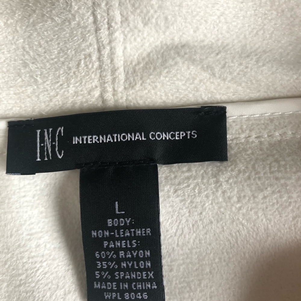 Woman’s jacket - Picture 11 of 12